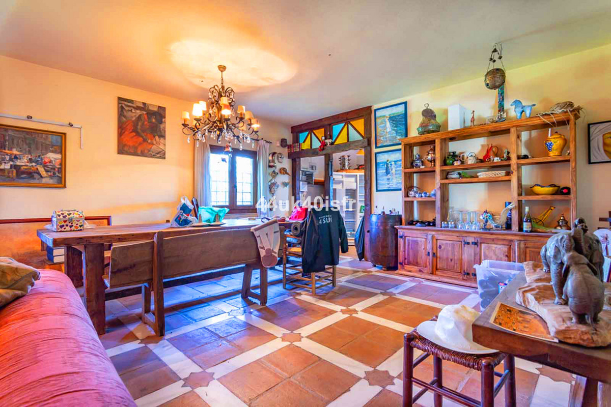 2e2f2420b58b40c8881a0e400ebf5e2c - 24