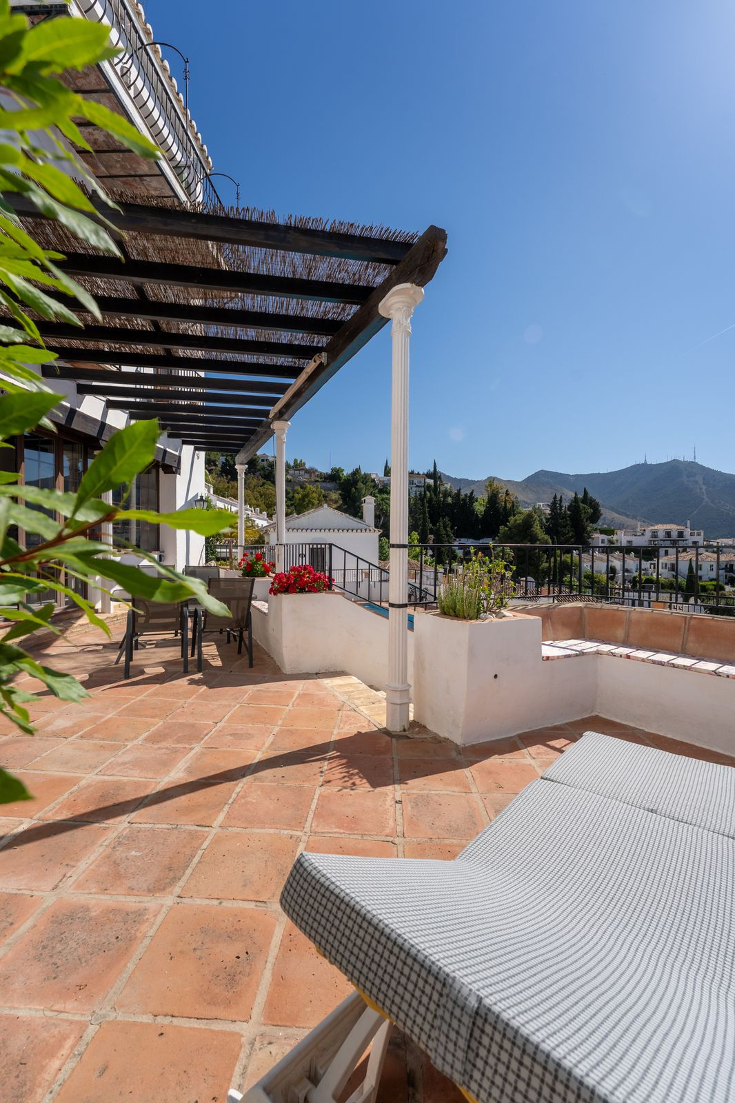 2f736df9a6110c8a17eb3b27777e12d0 - 27