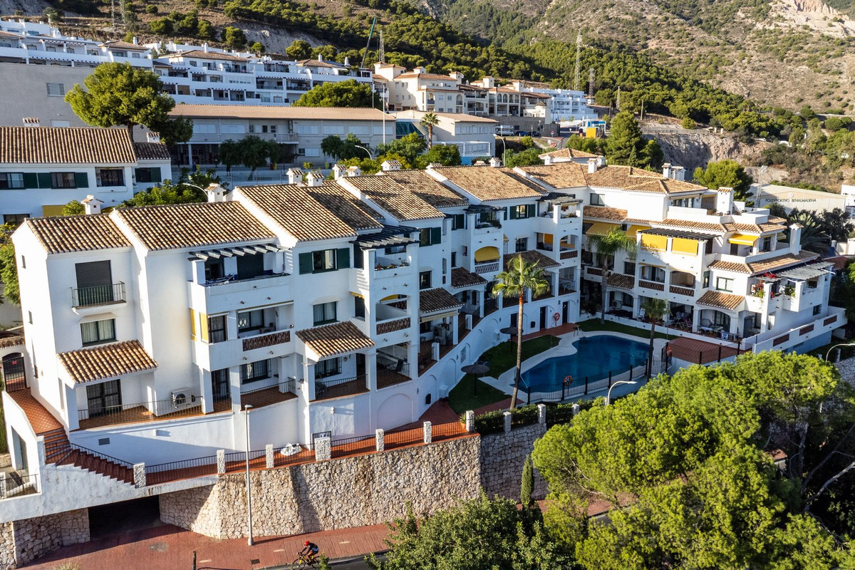 2ff47152906711088c9f1cb8916b3f1e - 18