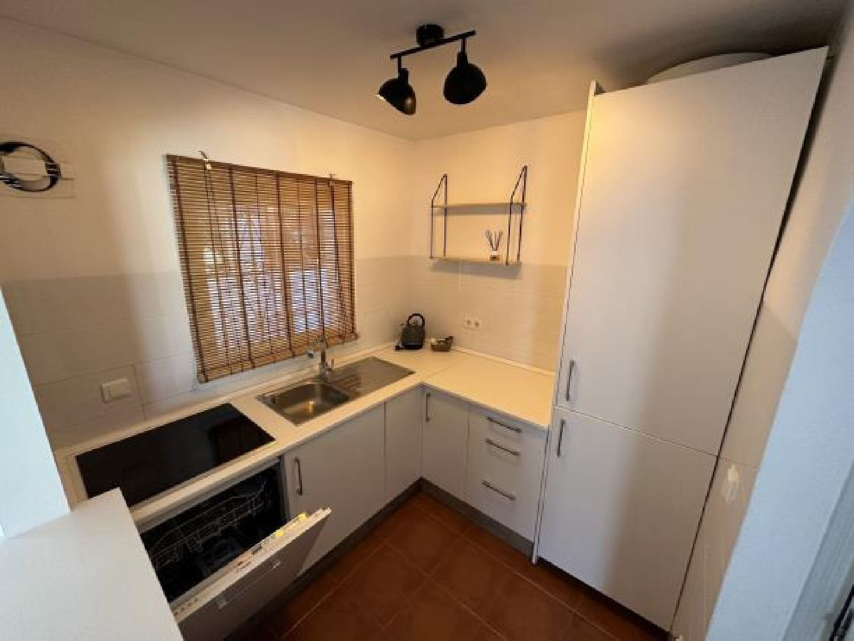 300b5d46a8a78a4fb2cdc09fac5cb058 - 9