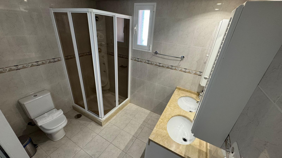 305489f79bc906681f74513264536781 - 17