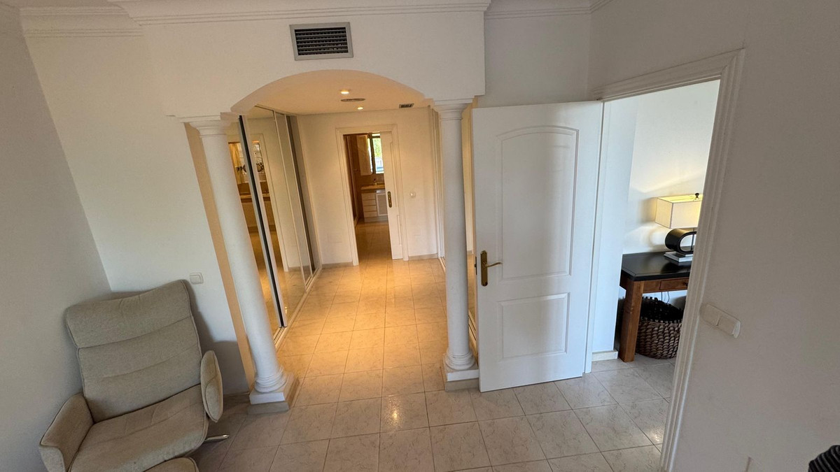 305489f79bc906681f74513264536781 - 18