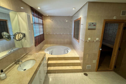 305489f79bc906681f74513264536781 - 21