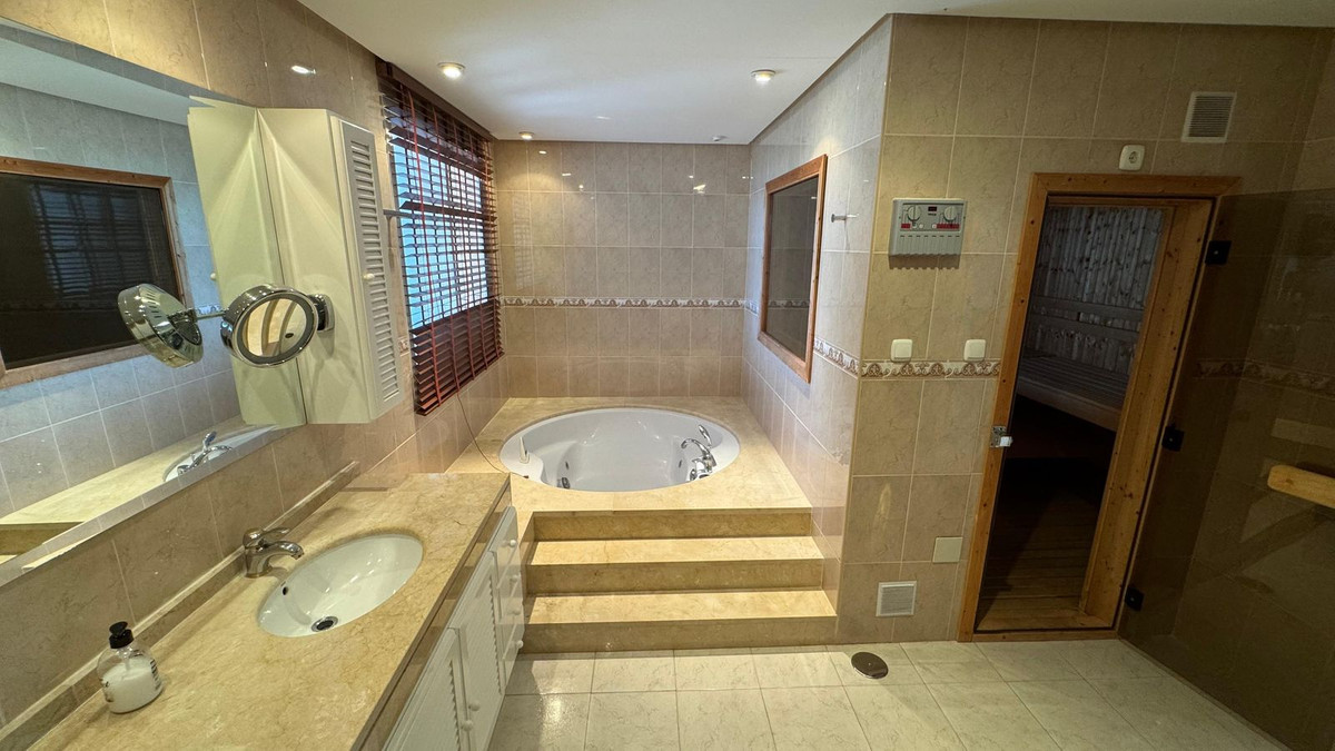 305489f79bc906681f74513264536781 - 21