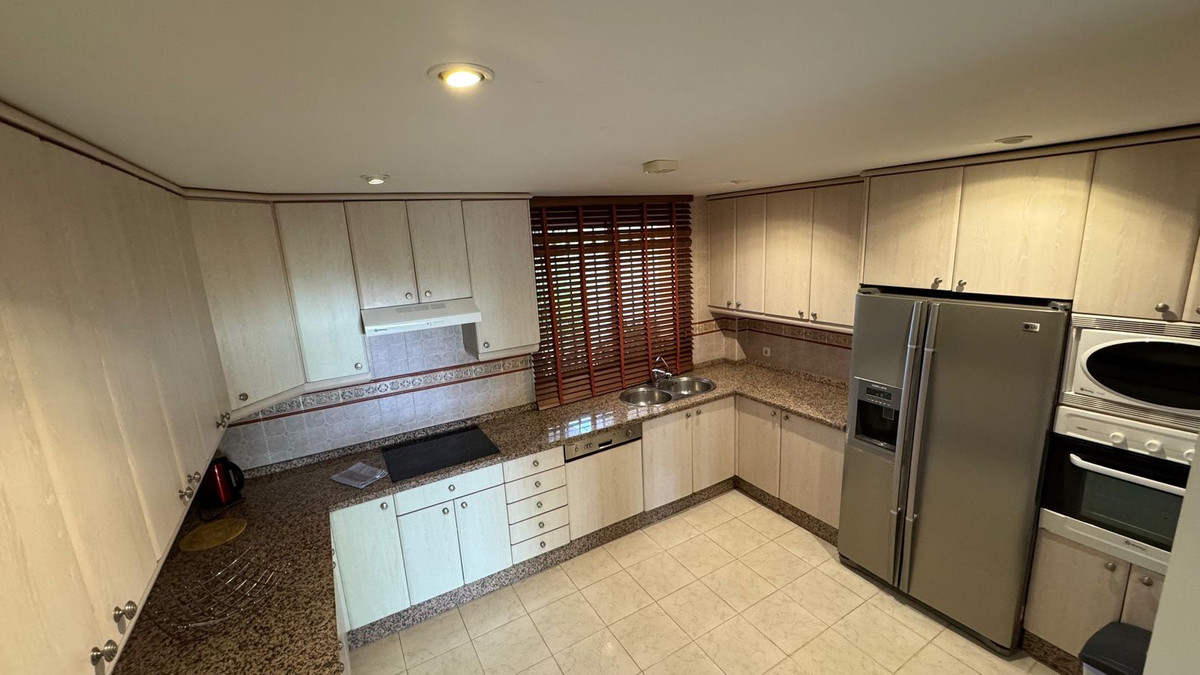 305489f79bc906681f74513264536781 - 4