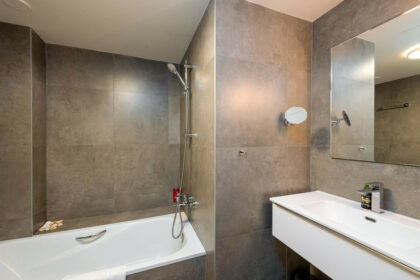 308cf77a4fdd2623ce4ea3c4c574d080 - 25