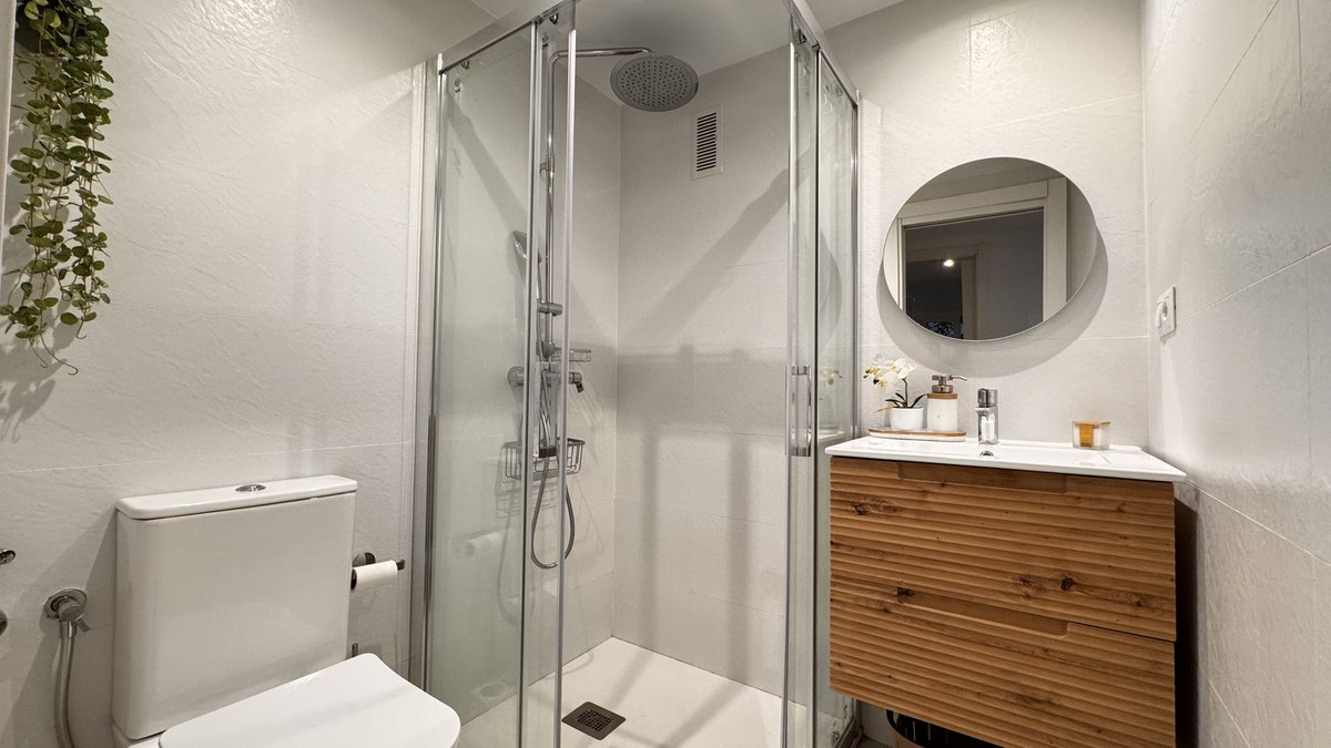 335e8c9b771f051dc787b9e6e781c119 - 19