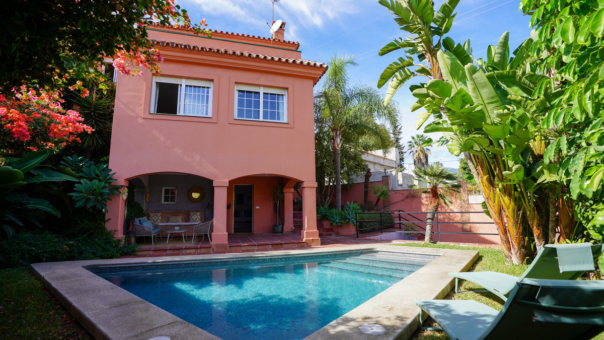 34911dcb077f5e42d8dbb586b351d530 - 1