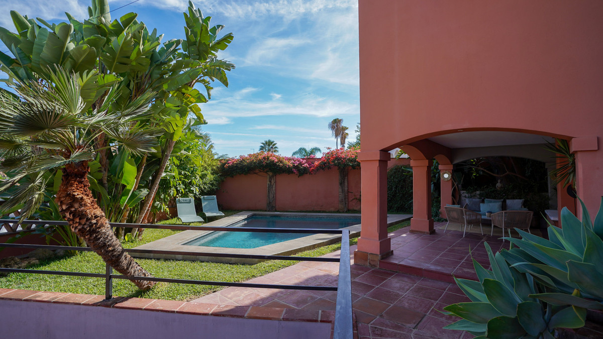 34911dcb077f5e42d8dbb586b351d530 - 17