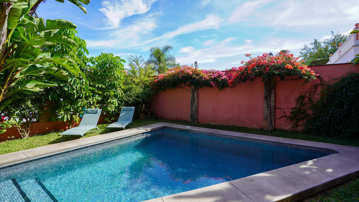 34911dcb077f5e42d8dbb586b351d530 - 18