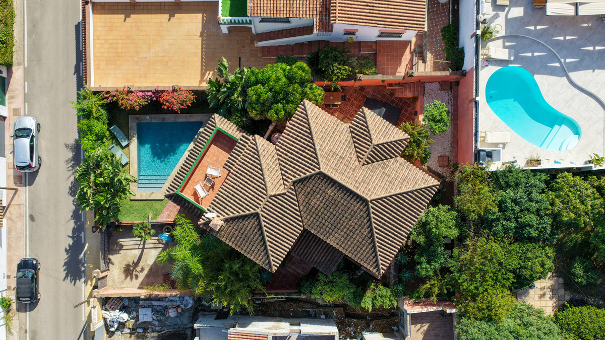 34911dcb077f5e42d8dbb586b351d530 - 19