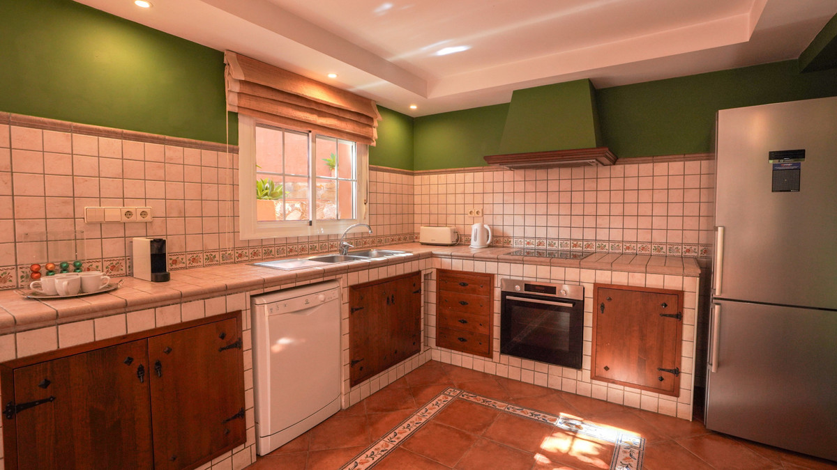 34911dcb077f5e42d8dbb586b351d530 - 22