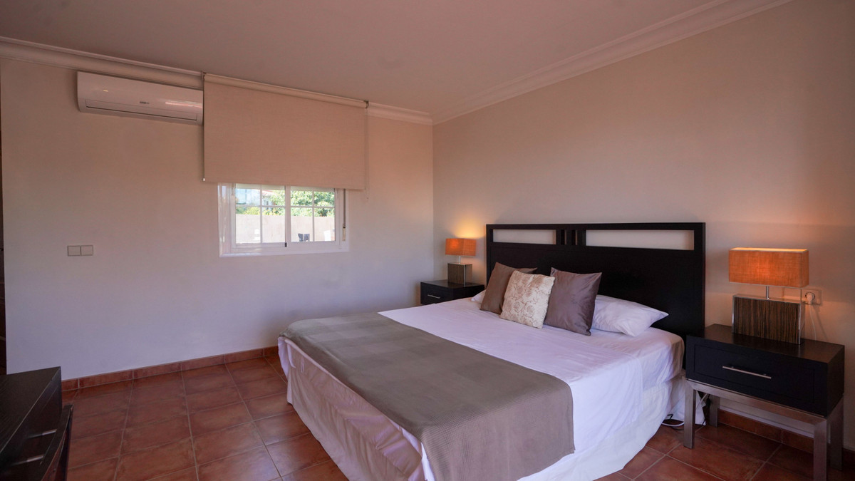 34911dcb077f5e42d8dbb586b351d530 - 24