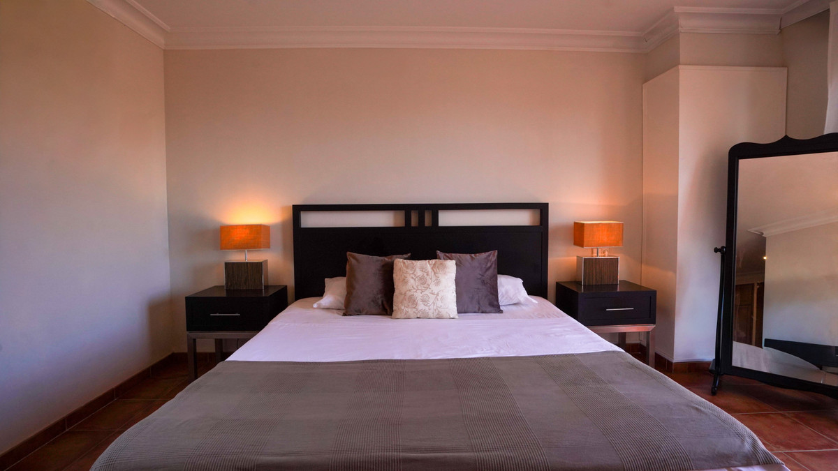 34911dcb077f5e42d8dbb586b351d530 - 25