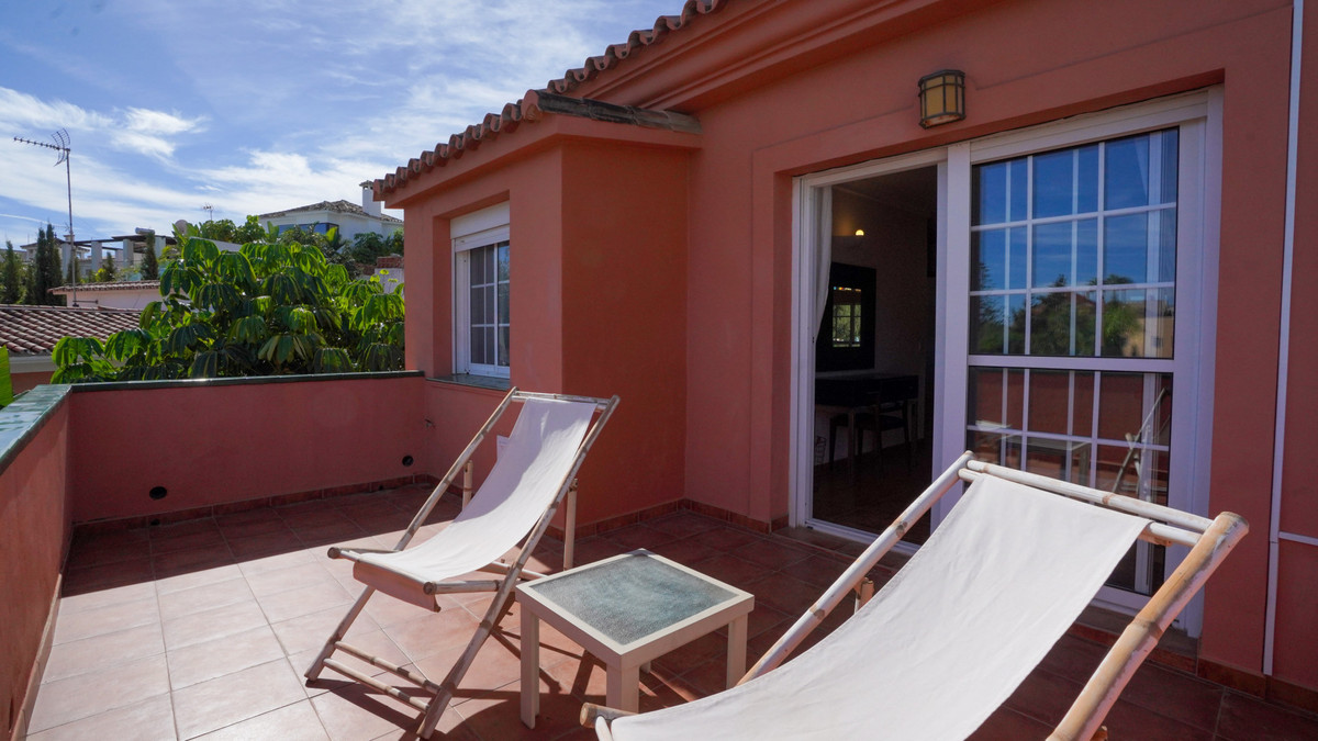 34911dcb077f5e42d8dbb586b351d530 - 26