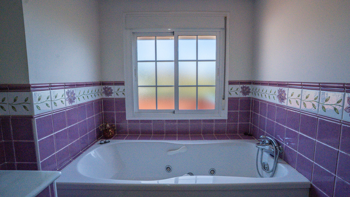 34911dcb077f5e42d8dbb586b351d530 - 32