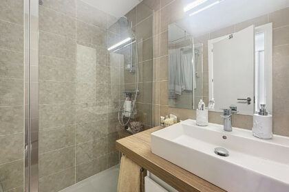 34b570cb2ca5ed3acb93db6d4c018ff8 - 23