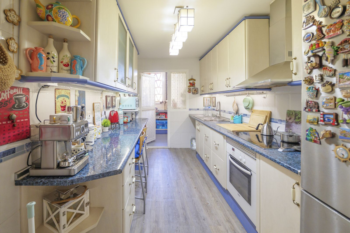 36c20337de9ff97b0636e8149559daa9 - 12