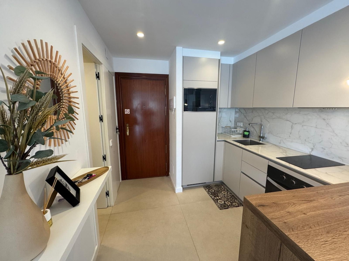 37a00398edc5d309f33f1ff2e3be995c - 10