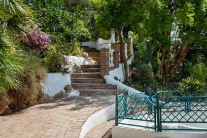 388eb8f794a5f60a86959a3370e5cc12 - 24