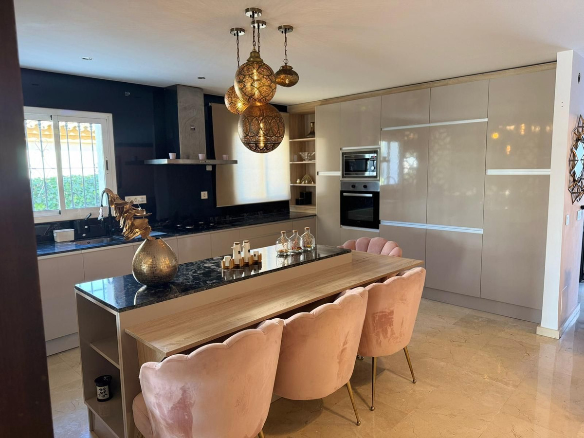 39b8ceaab7fa928c40bffccfdd3f0b11 - 12