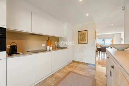 3ab03e8352c4e89da40a37a68cbaa2a7 - 18