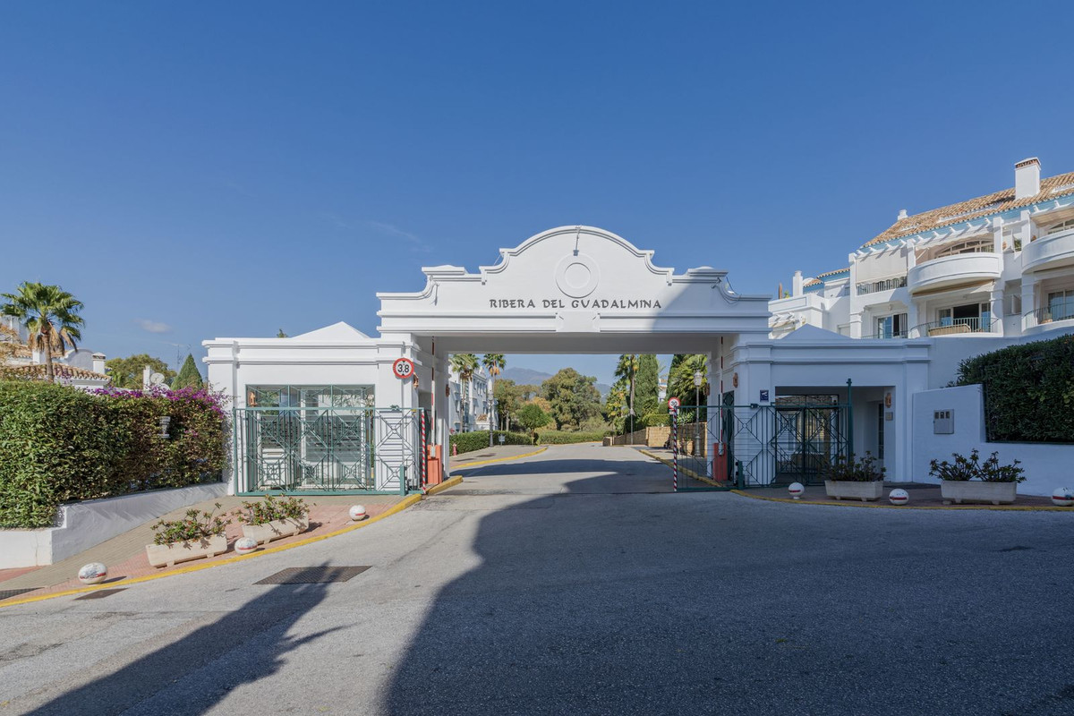 3c2f35ac9924f4b89b7f1a93f9ada22a - 54