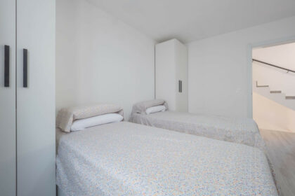 3e0345279c06f56335f7b82a466891ba - 12