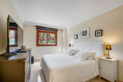 3e4f00bcb8f4bf1ba4726a37814f21ec - 12