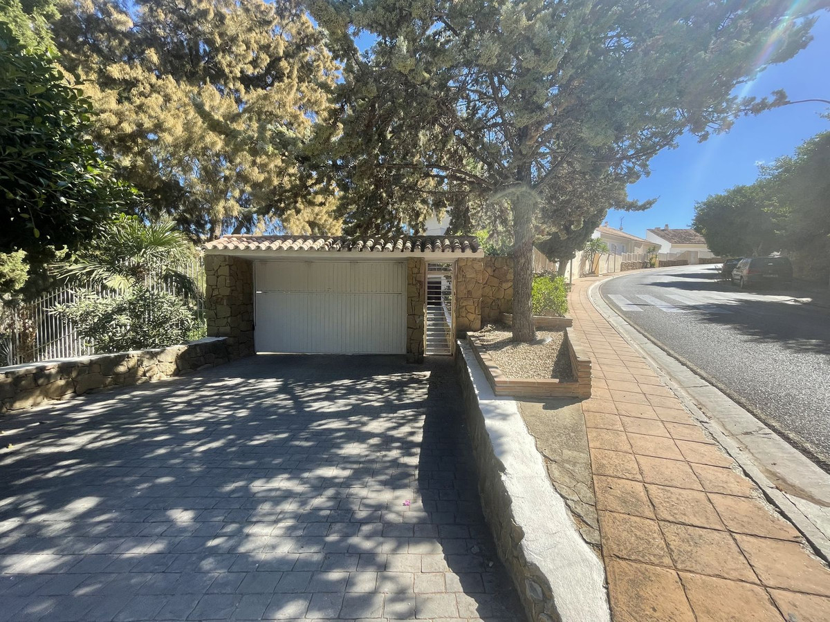 3f6ce04bef89b0f8065cb7f86306e745 - 32