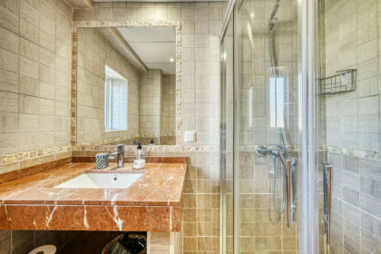 400b4ed6074ee5376a21060d6ee17af6 - 11