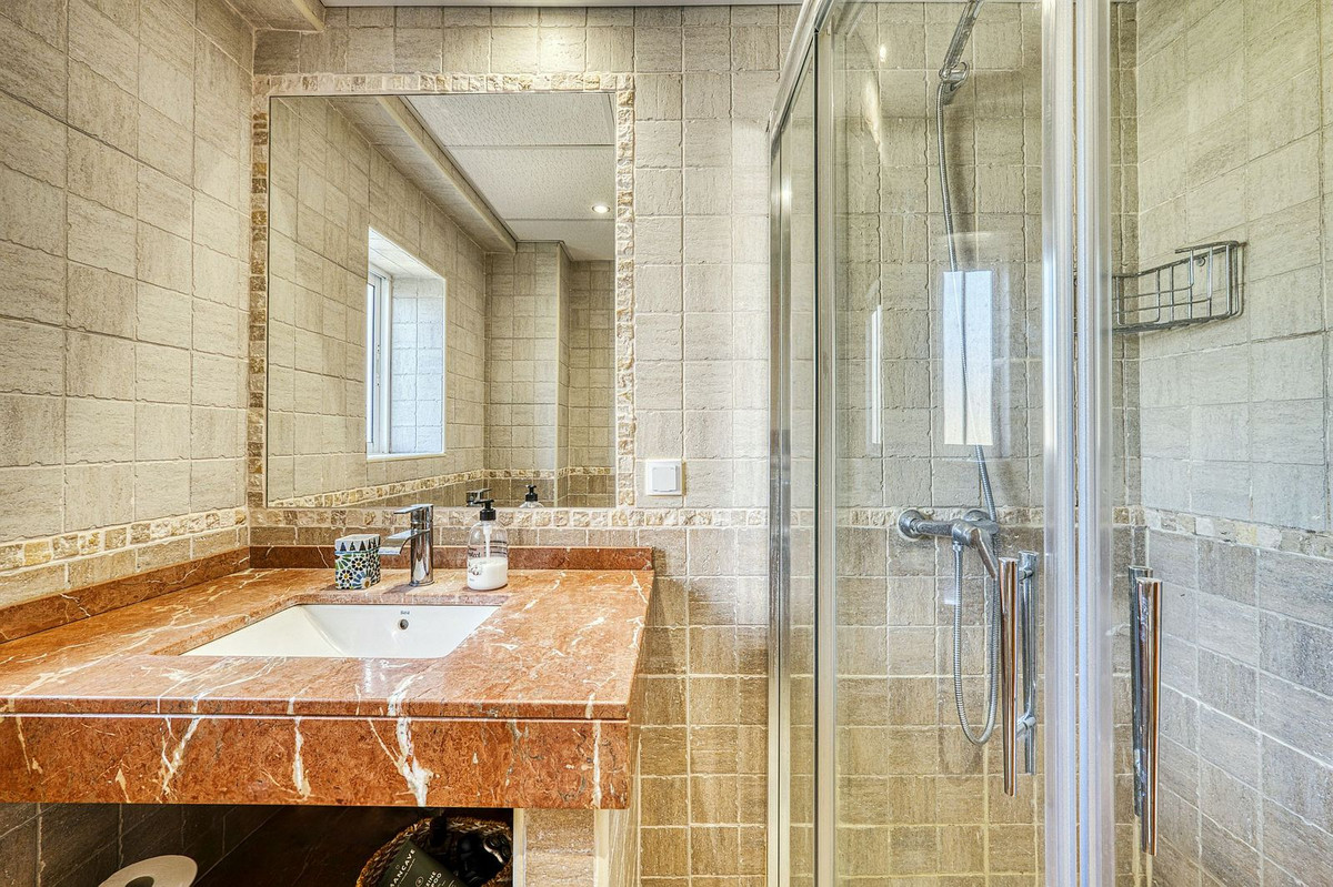 400b4ed6074ee5376a21060d6ee17af6 - 11