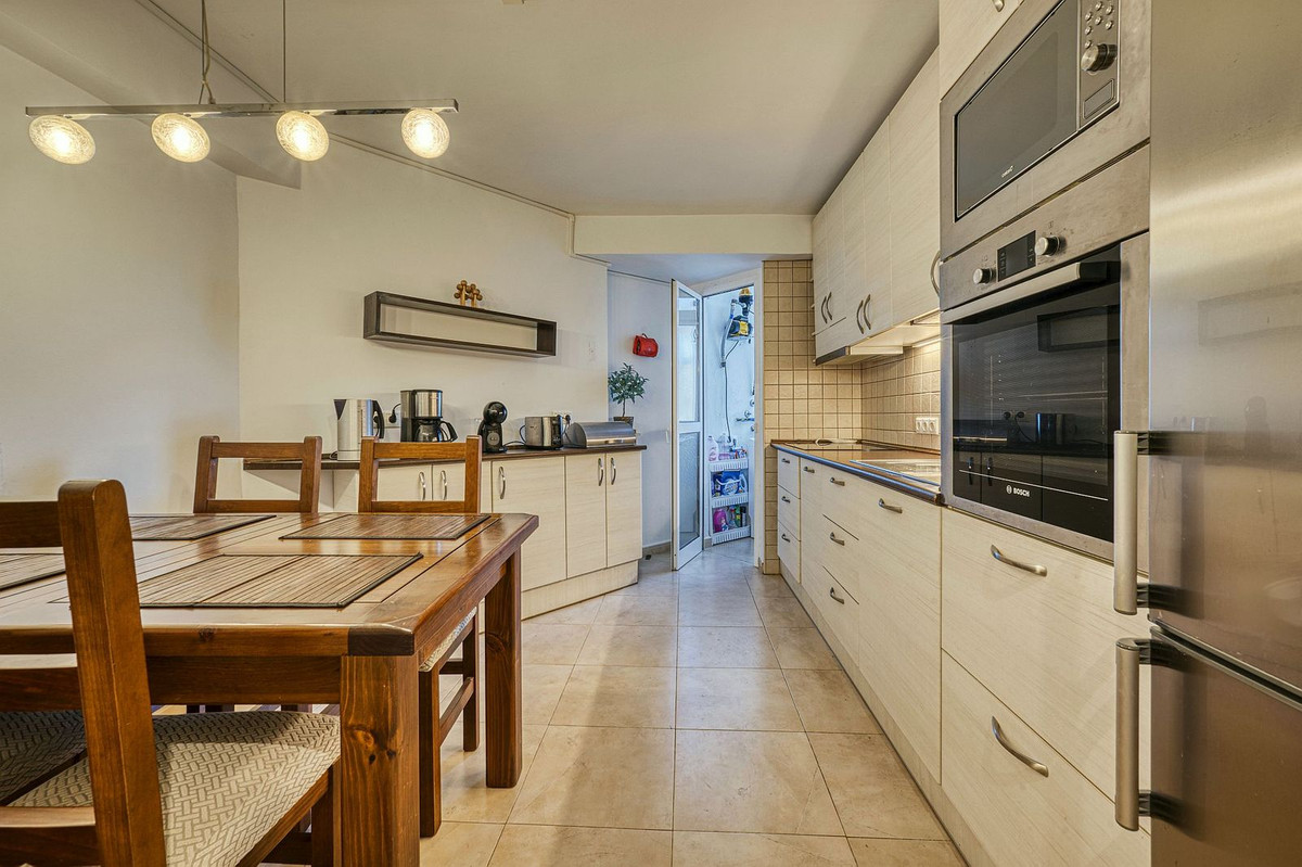 400b4ed6074ee5376a21060d6ee17af6 - 19