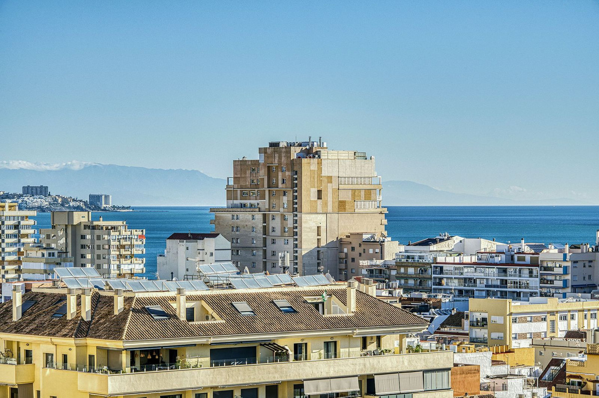 400b4ed6074ee5376a21060d6ee17af6 - 24