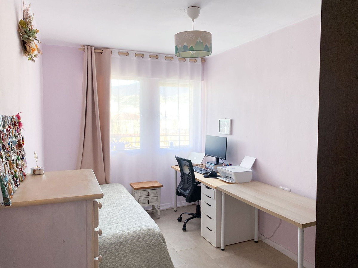 40fa2a829d46f8b9f1aeecf9fff53772 - 16