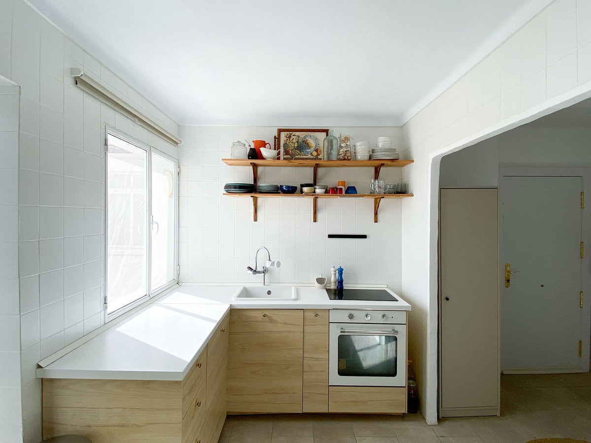 40fa2a829d46f8b9f1aeecf9fff53772 - 23