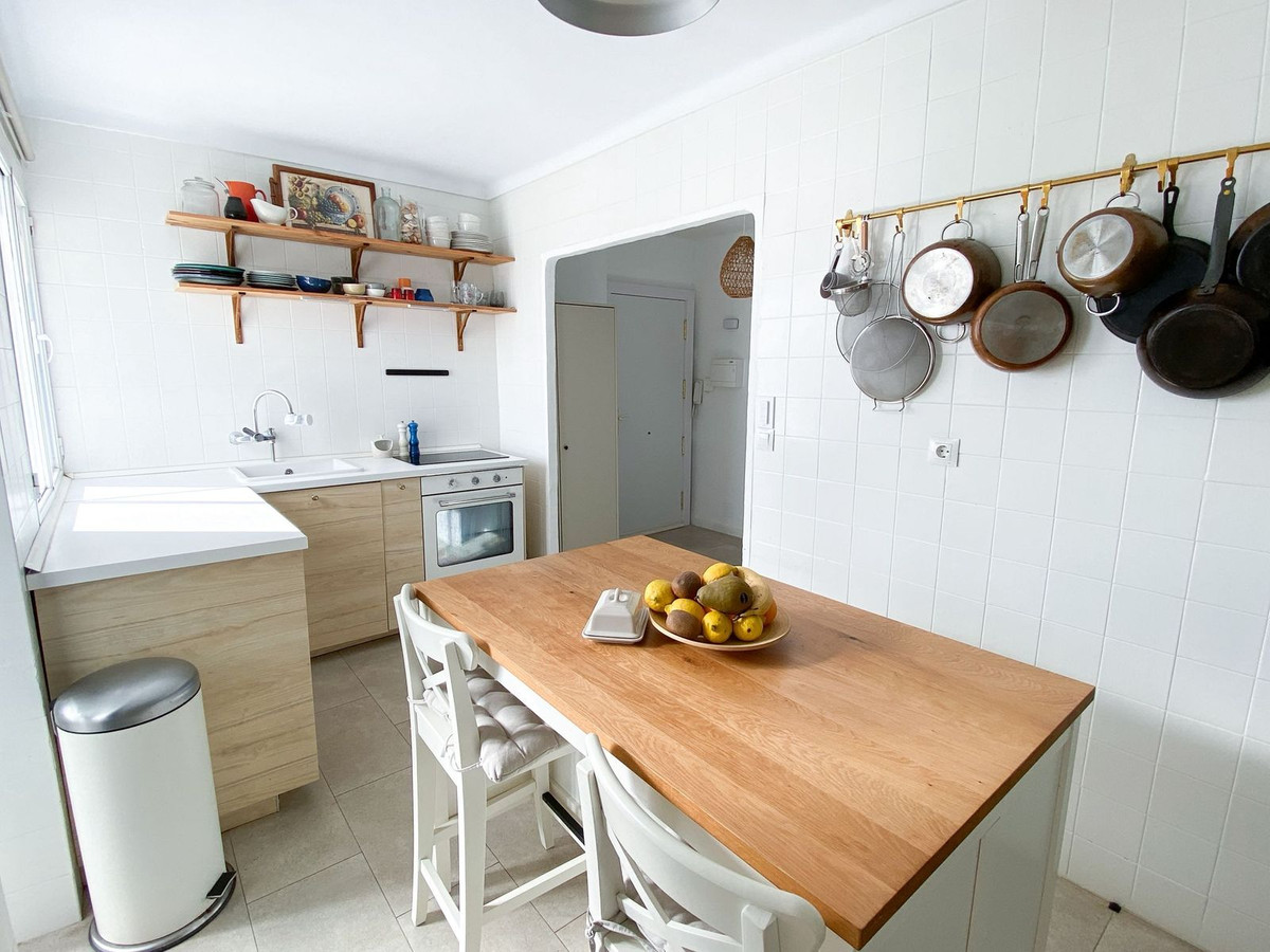 40fa2a829d46f8b9f1aeecf9fff53772 - 25