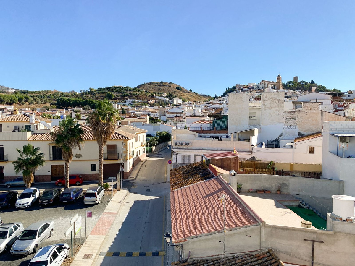 40fa2a829d46f8b9f1aeecf9fff53772 - 33