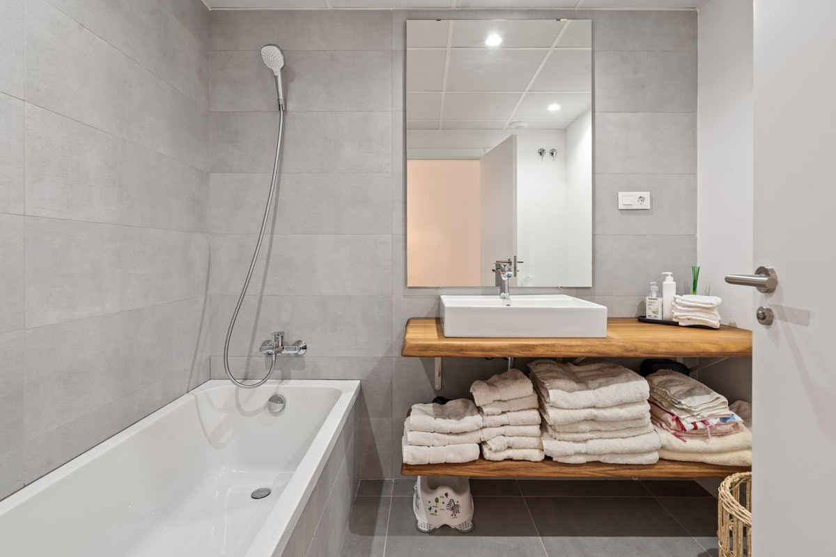 41c282c503b8c86c7734e9ea7fb7ec28 - 23