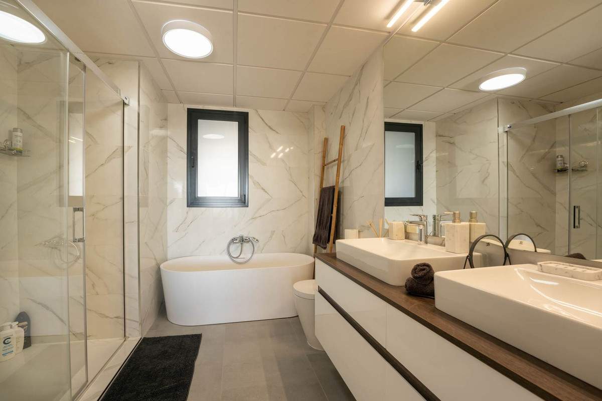 41ea0f3361cb5f335f9fe3460378d894 - 38