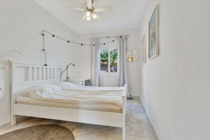 431527ee0e2f47af39869f5f9abdafd3 - 18