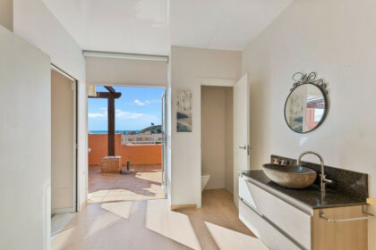 431527ee0e2f47af39869f5f9abdafd3 - 25