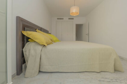 43e2f13b63bd0b95641d90e3ac807dfe - 18