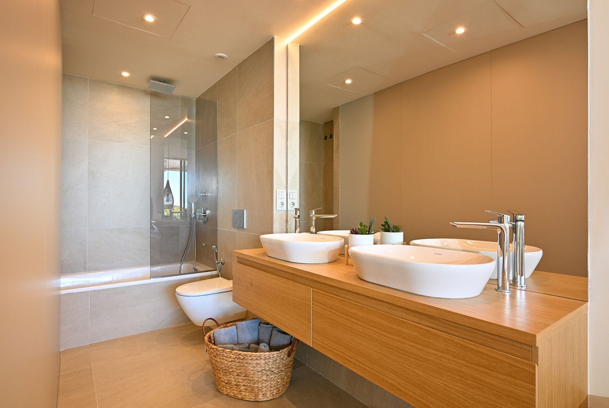 44cb1ea74cdd104253cef999a79a1036 - 20