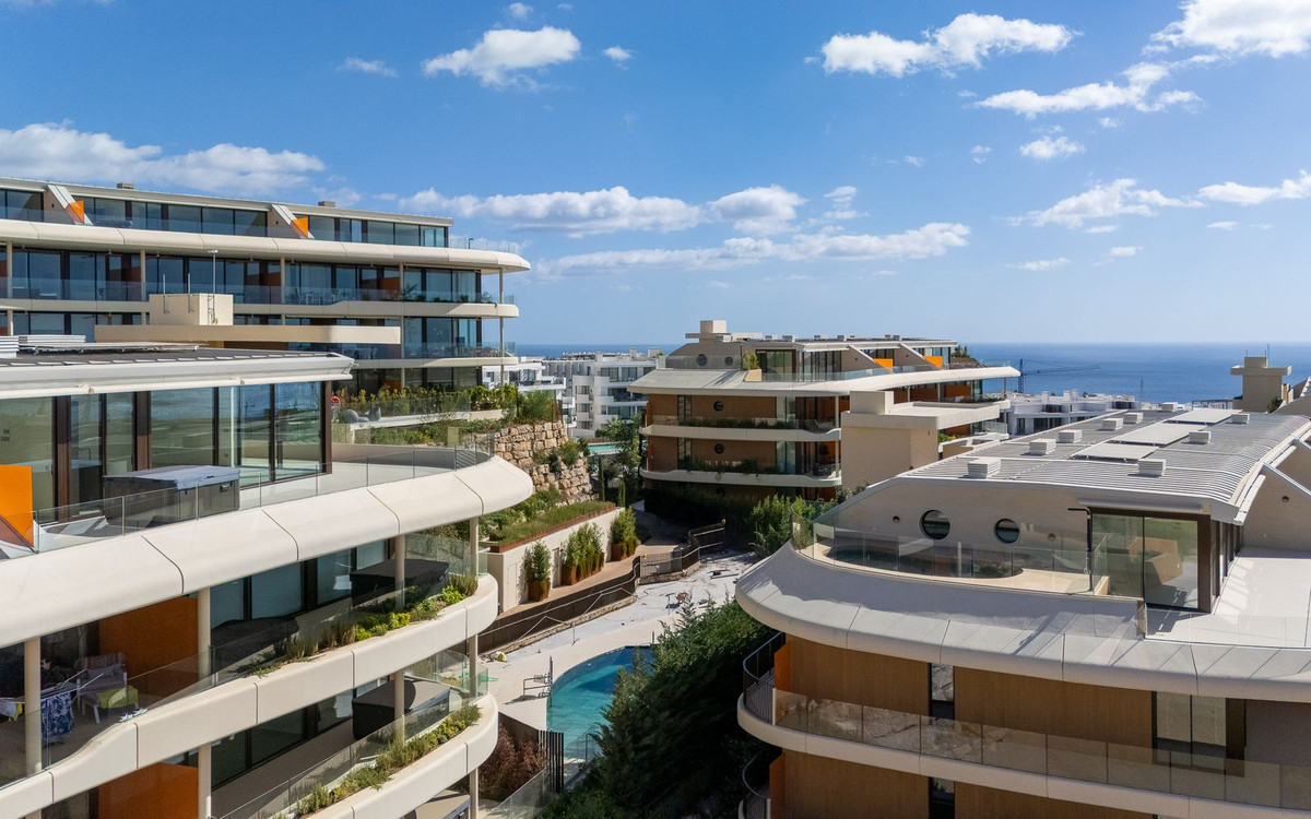 44cb1ea74cdd104253cef999a79a1036 - 24