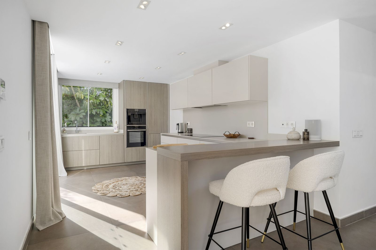 46a345aa87177fb6ff7b7cd0a566138a - 12