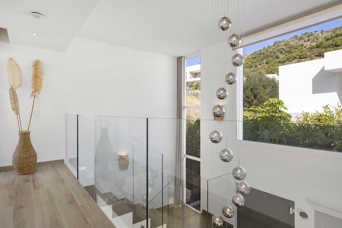 46a345aa87177fb6ff7b7cd0a566138a - 23