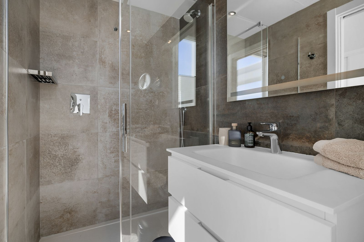 46a345aa87177fb6ff7b7cd0a566138a - 27