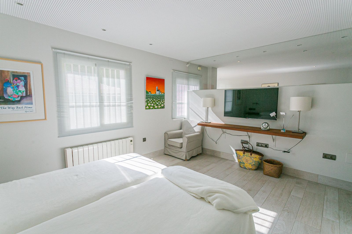 472890e10190627fa0b21855a5689912 - 13