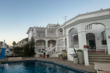 492aa7b15125d457b7fe1ef612c16872 - 1